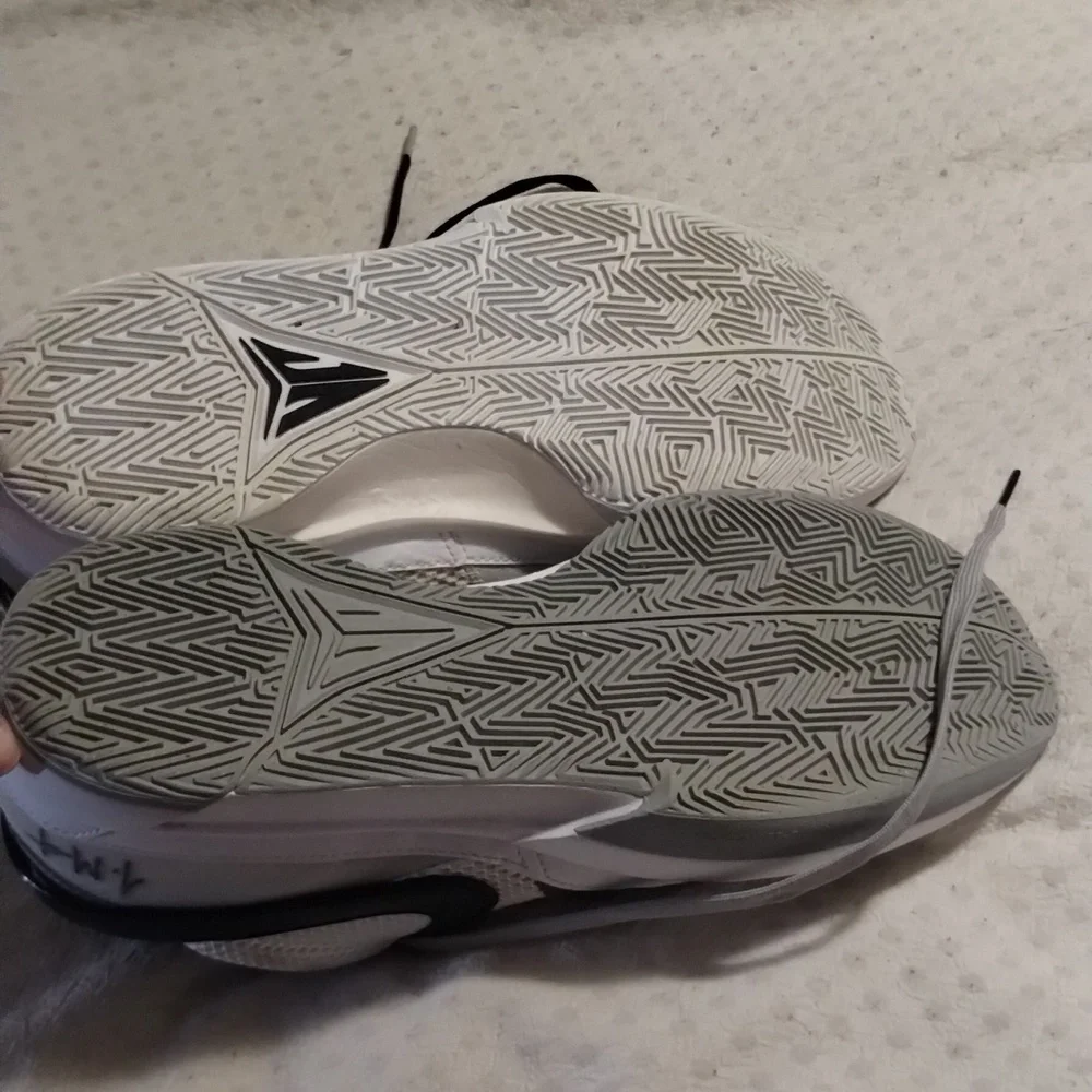 Ja Morant Nike basketball shoes - Picture 8 of 9